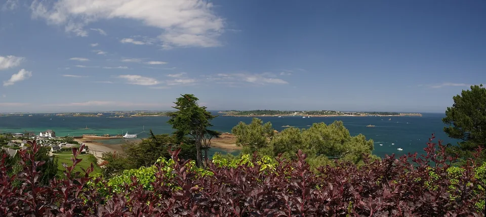Vue depuis la pointe de l’Arcouest vers Bréhat