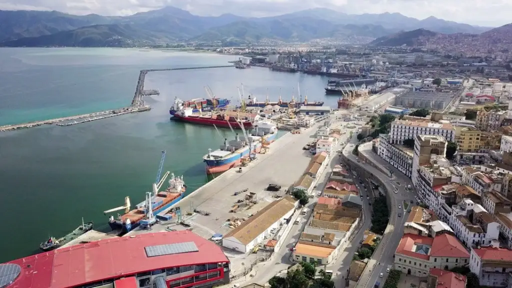 Port desservi par la liaison Sète–Béjaïa