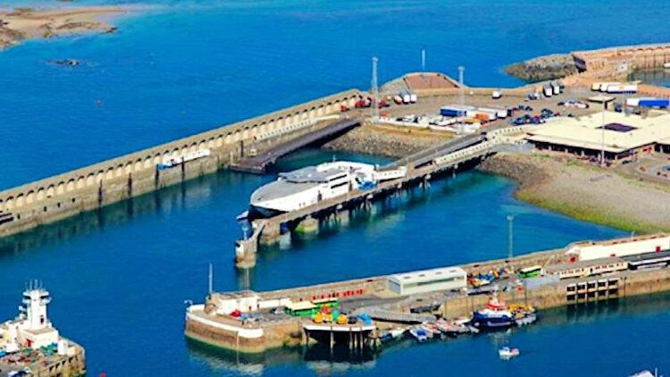 Port desservi par la liaison Portsmouth–Jersey