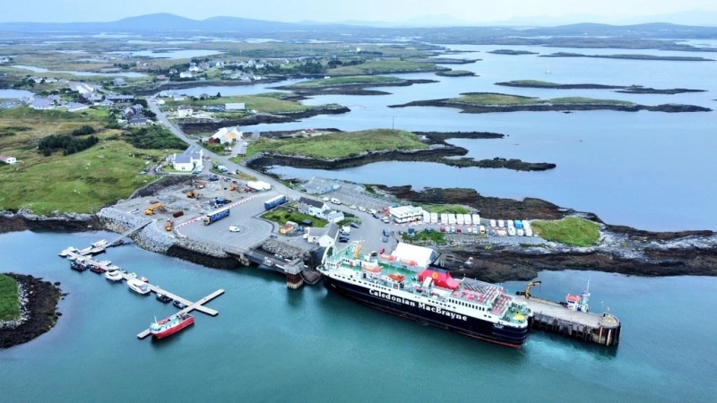 Port desservi par la liaison Uig–Lochmaddy