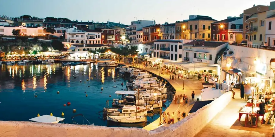 Port desservi par la liaison Barcelona–Mahón
