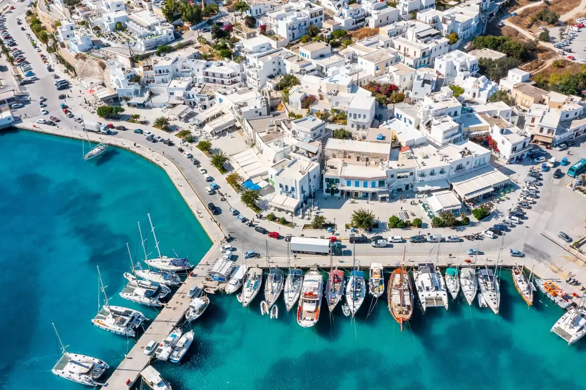 Port desservi par la liaison Le Pirée–Milos