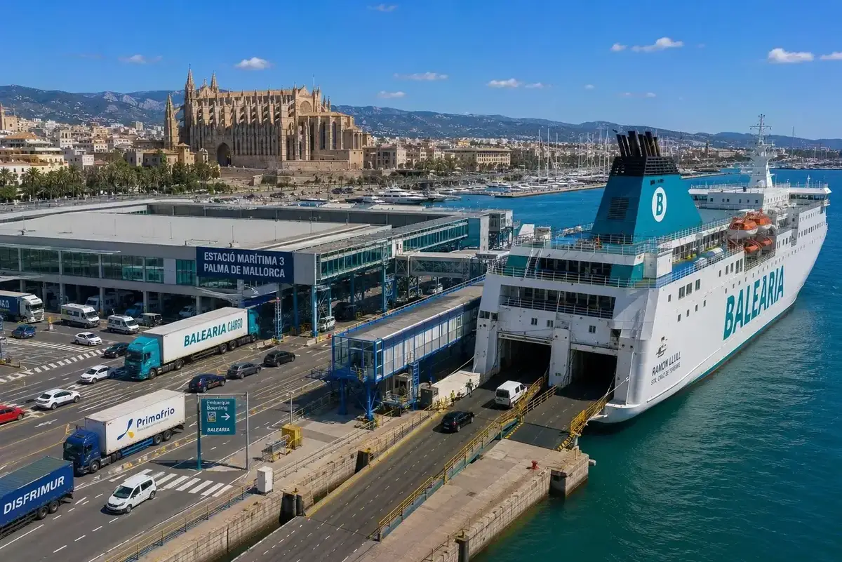Port desservi par la liaison Palma–Mahón