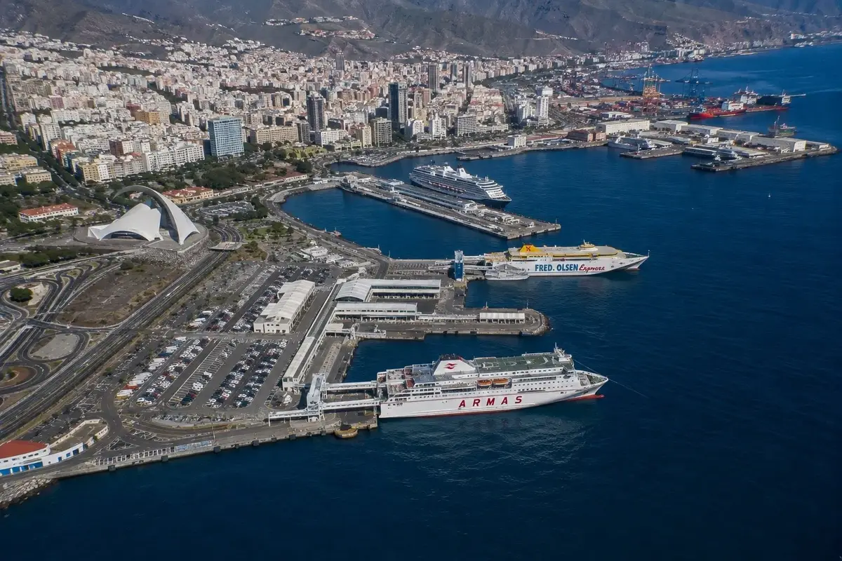 Port desservi par la liaison Cádiz–Santa Cruz de Tenerife