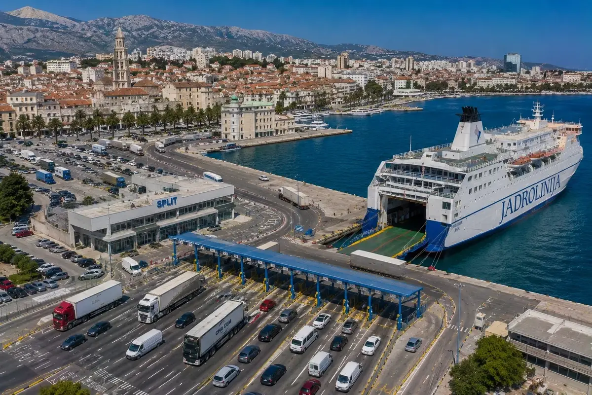 Port desservi par la liaison Ancône–Split