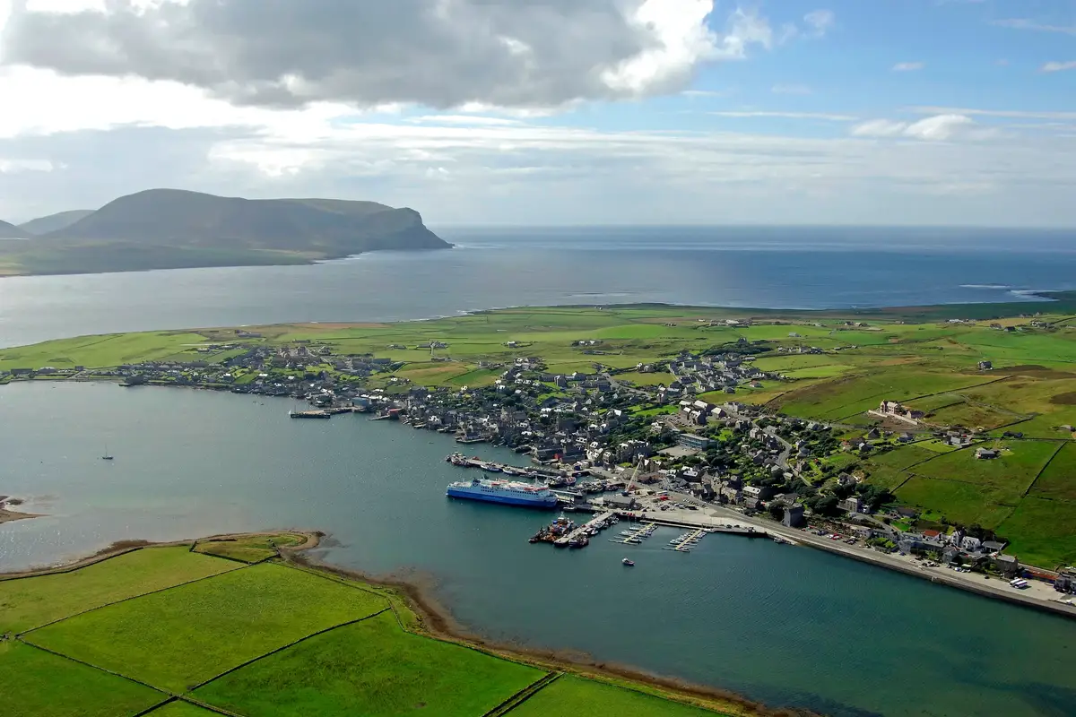 Port desservi par la liaison Scrabster–Stromness