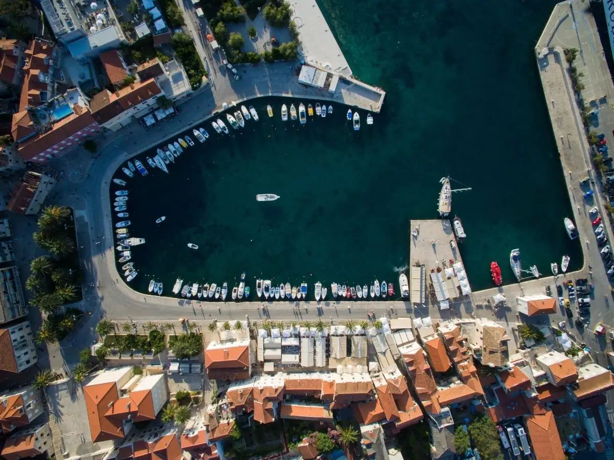 Port desservi par la liaison Split–Supetar
