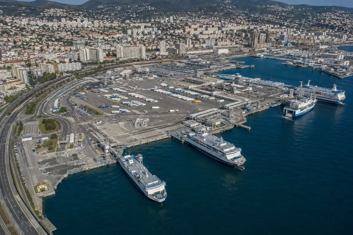 Port desservi par la liaison Toulon–Porto Torres