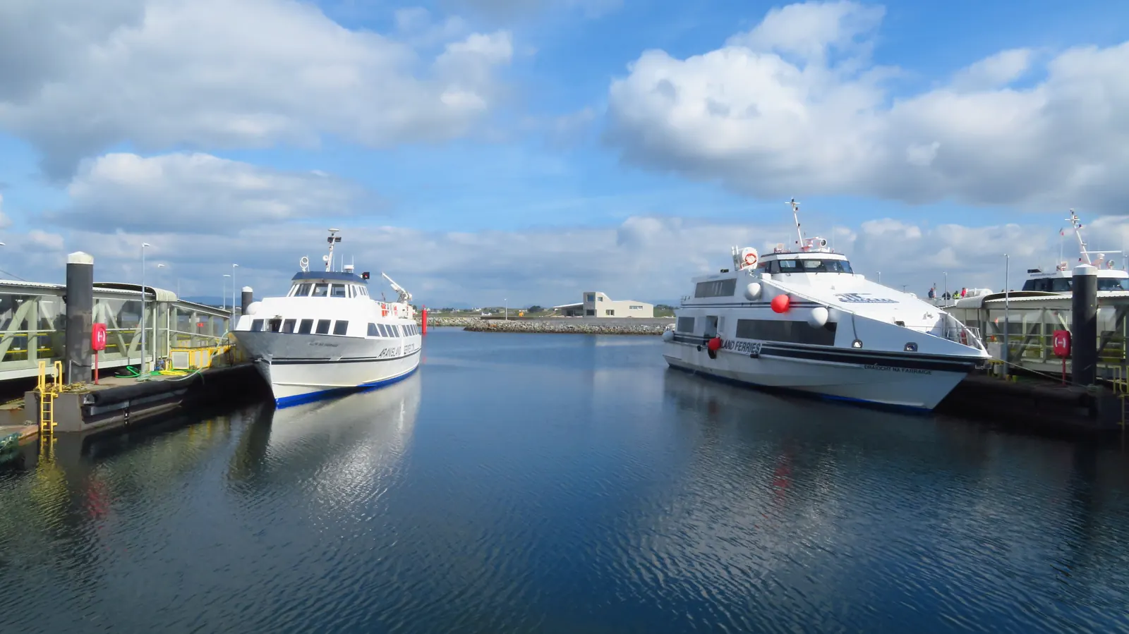 Navires d’Aran Island Ferries à Rossaveel