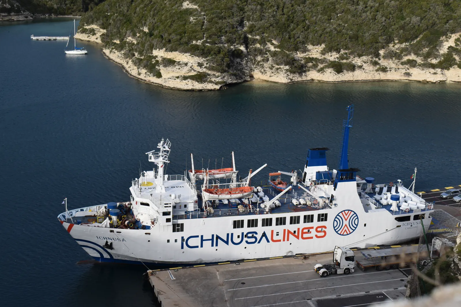 Navire Ichnusa — Ichnusa Lines