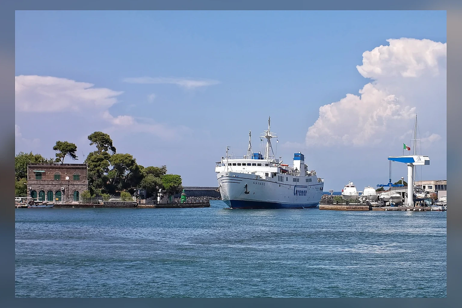 Ferry Caremar Ferries