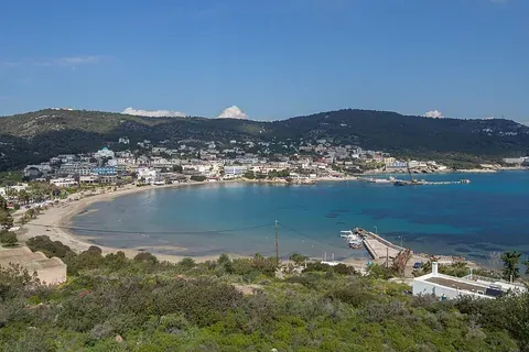 Vue d’Agia Marina (Égine), Grèce