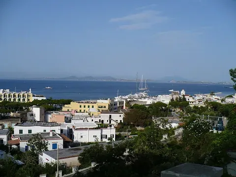 Vue de Lacco Ameno, Italie