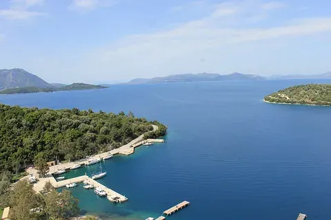 Vue de Meganisi (Spilia), Grèce